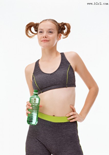 女性运动和饮水图片