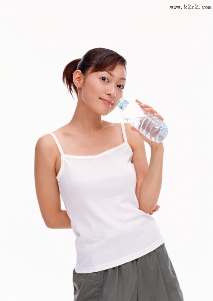 女性运动和饮水图片