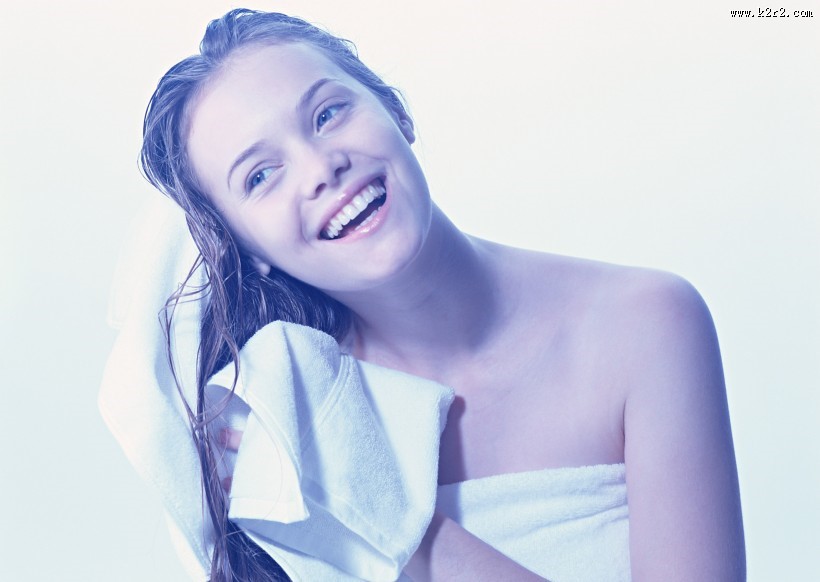 女性洗澡沐浴图片