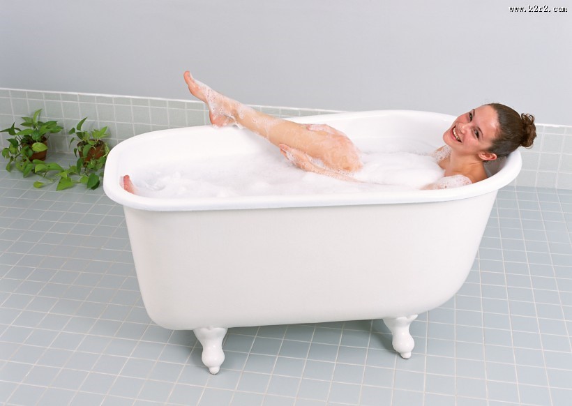 女性洗澡沐浴图片