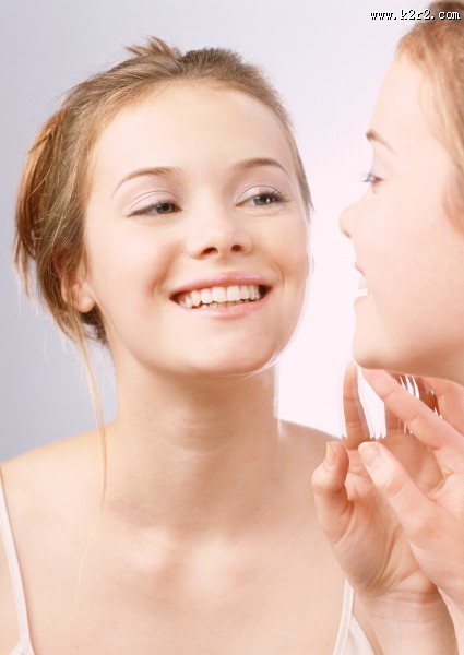 镜子里的女人图片