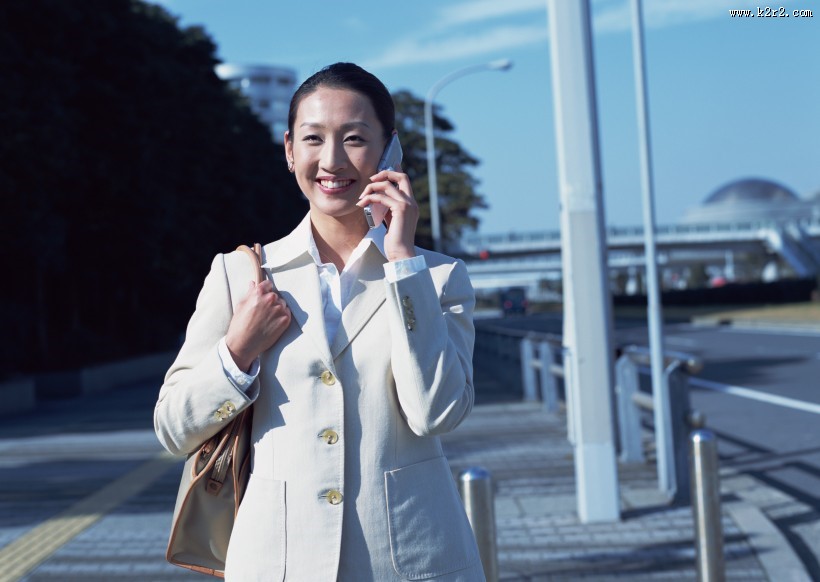 打电话的白领女性图片