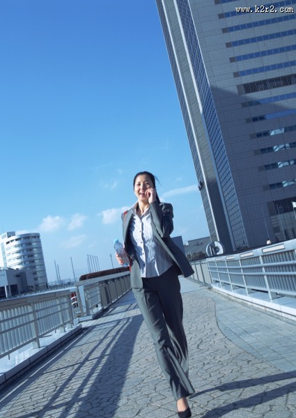 打电话的白领女性图片