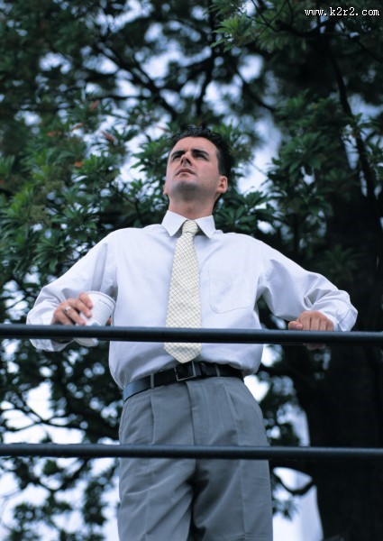 打电话的商业男性图片