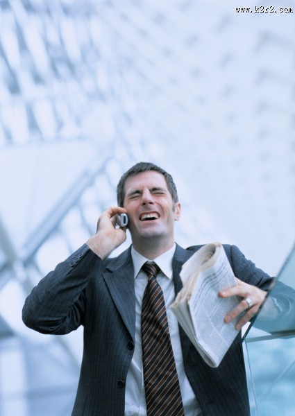打电话的商业男性图片