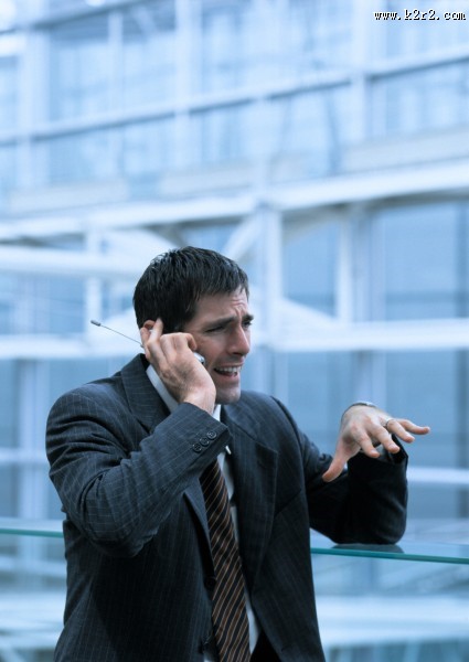 打电话的商业男性图片