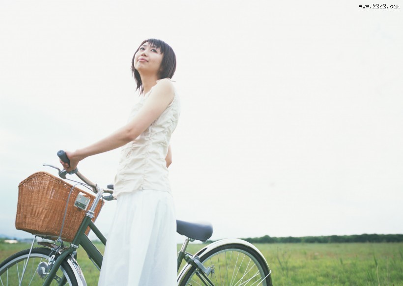 女性骑自行车休闲图片大全