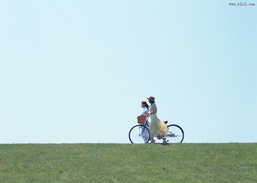 女性骑自行车休闲图片大全
