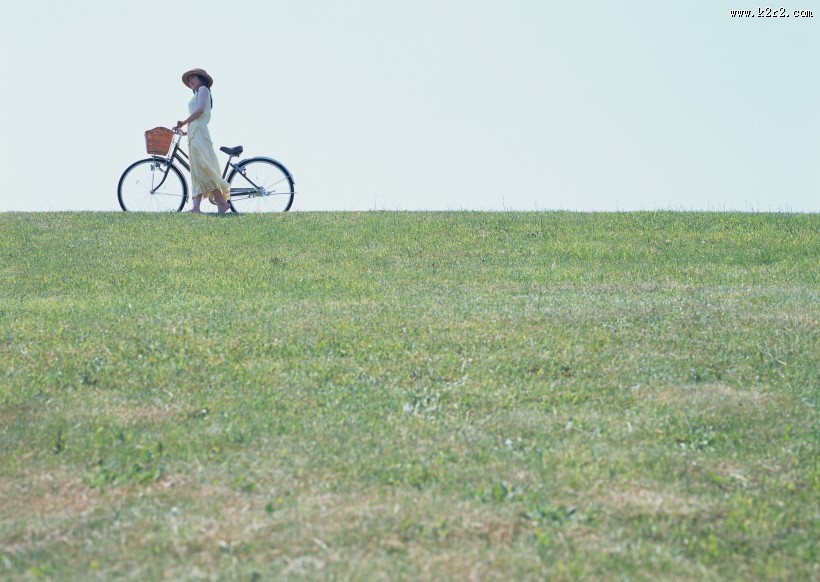 女性骑自行车休闲图片大全