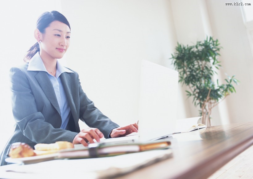 女性工作图片