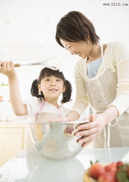 家人动手做蛋糕图片大全