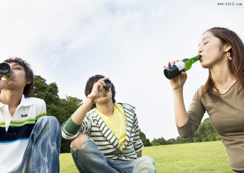 朋友户外野餐图片