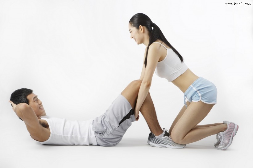 男女双人健身姿态图片