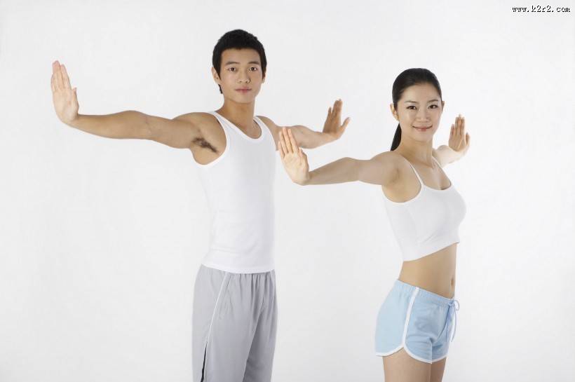 男女双人健身姿态图片