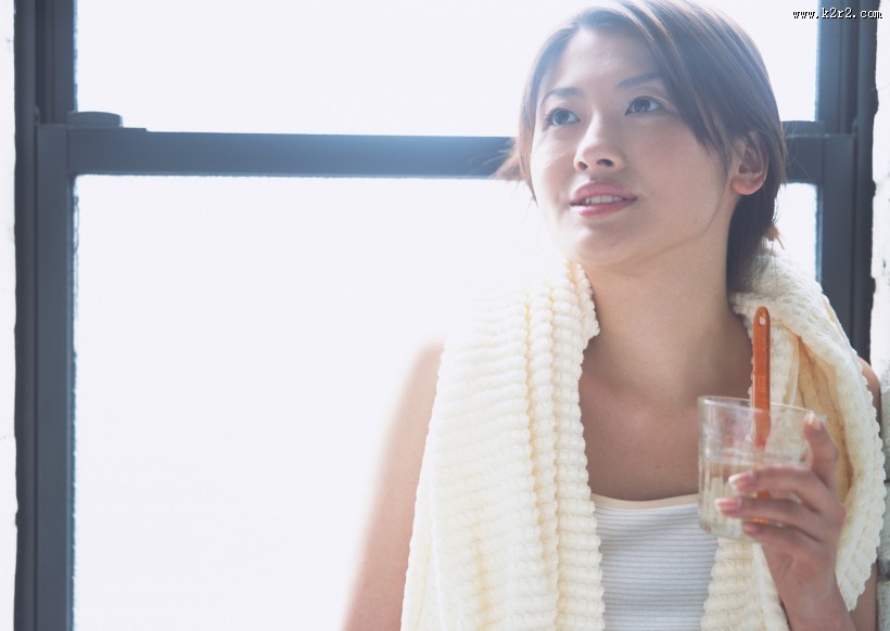 女性清晨洗漱图片大全