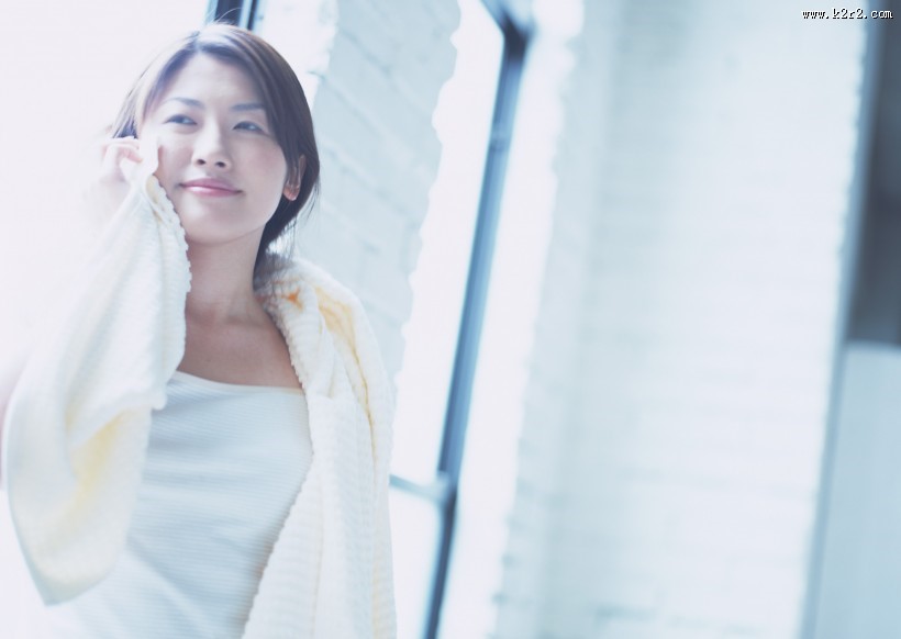 女性清晨洗漱图片大全