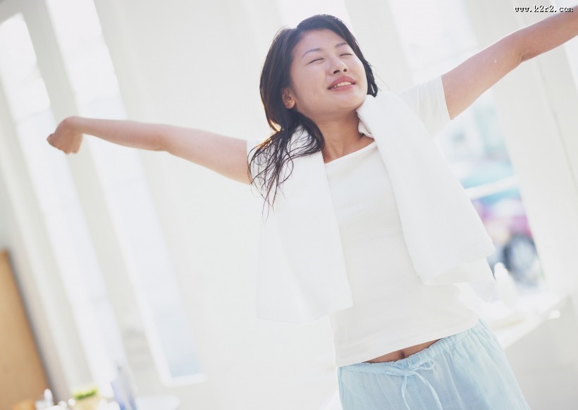 女性清晨洗漱图片大全