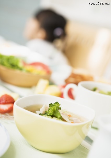 家人餐桌用餐图片