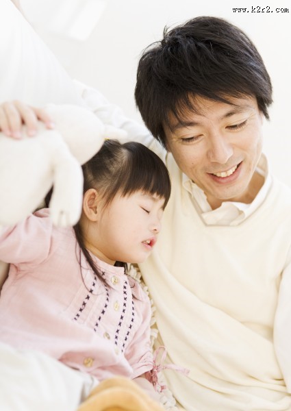 亲昵父女图片