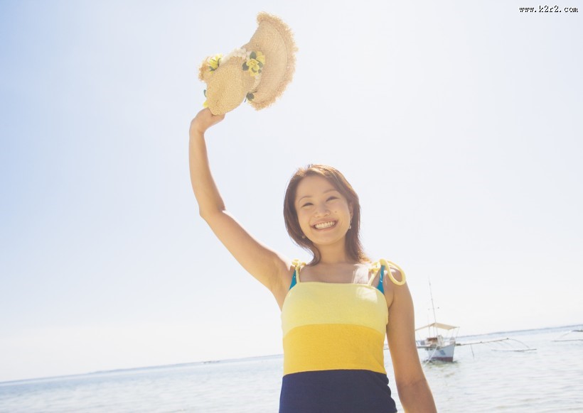 女性海边清爽度假图片