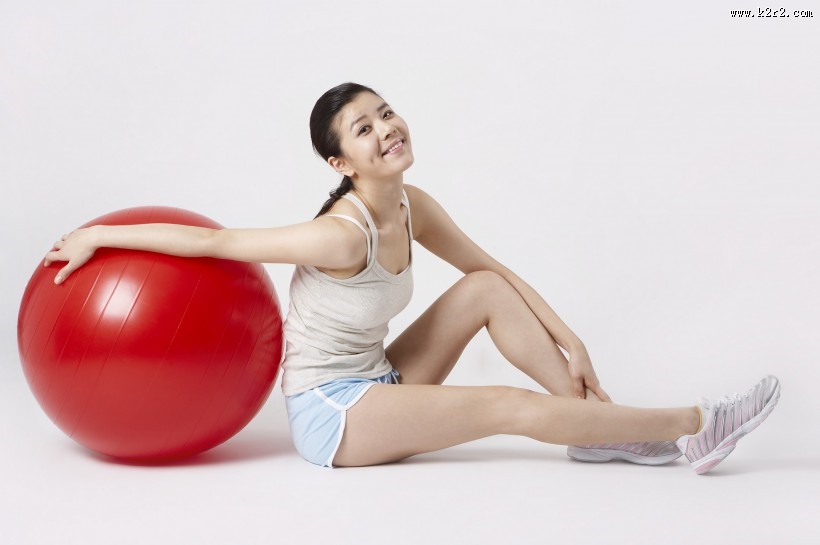 健身球运动图片