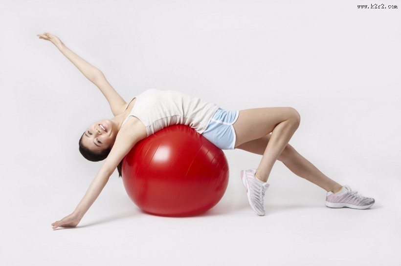 健身球运动图片