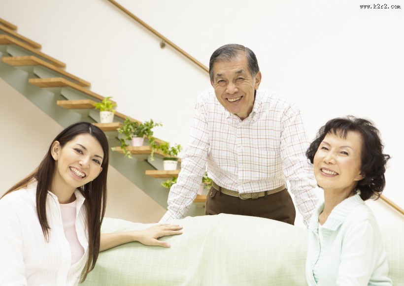 老人和家人幸福图片