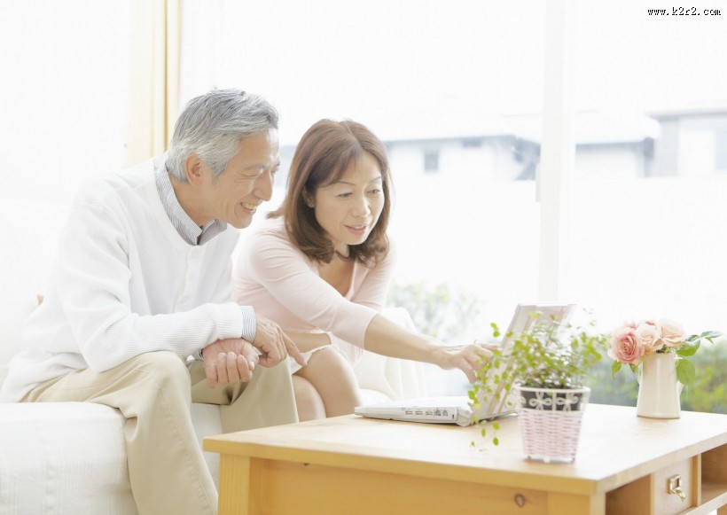 老人和家人幸福图片