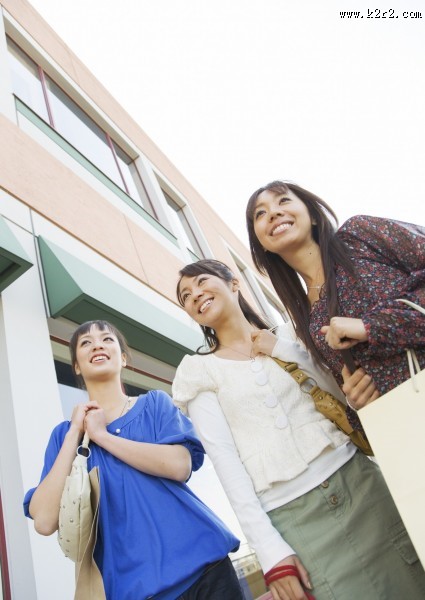 女孩假期购物图片大全