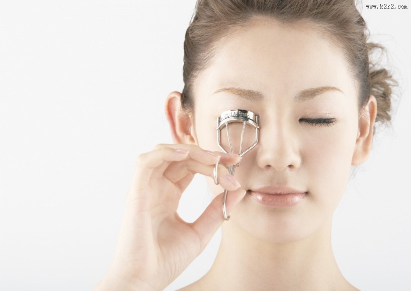 女性化妆保养特写图片