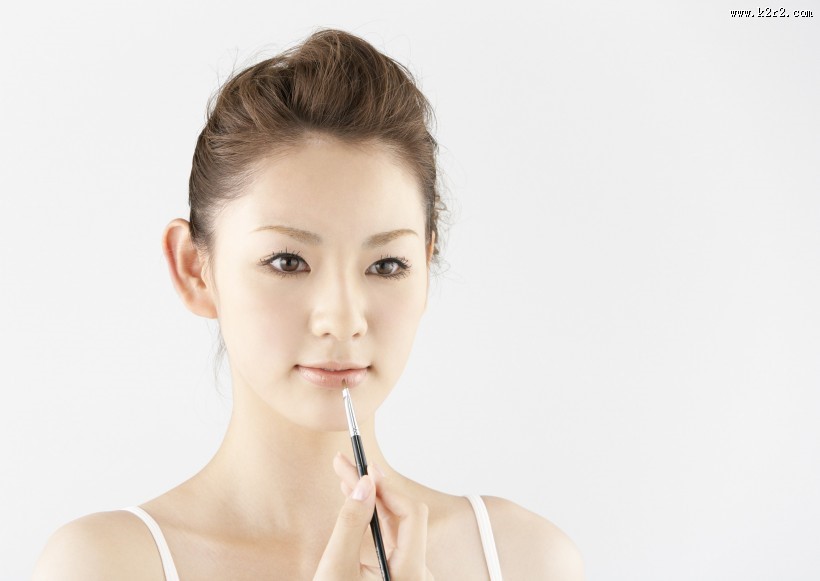 女性化妆保养特写图片