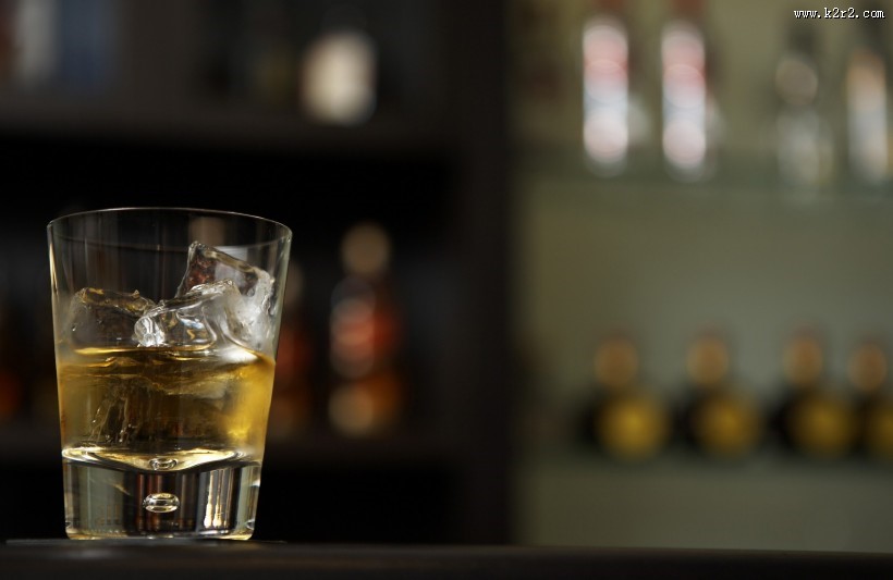 调制鸡尾酒图片