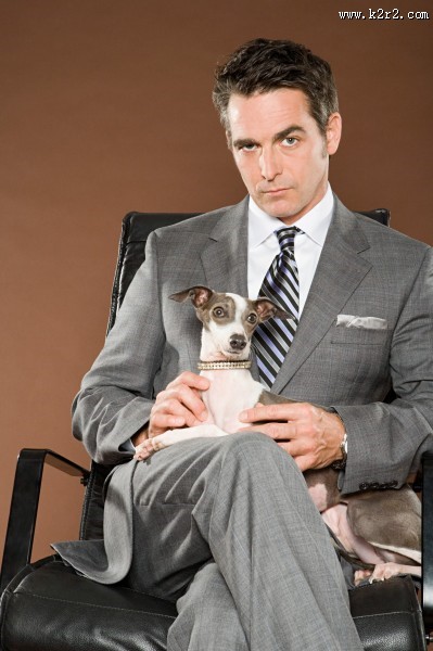 男性和宠物狗图片