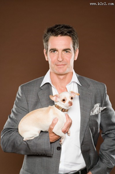 男性和宠物狗图片