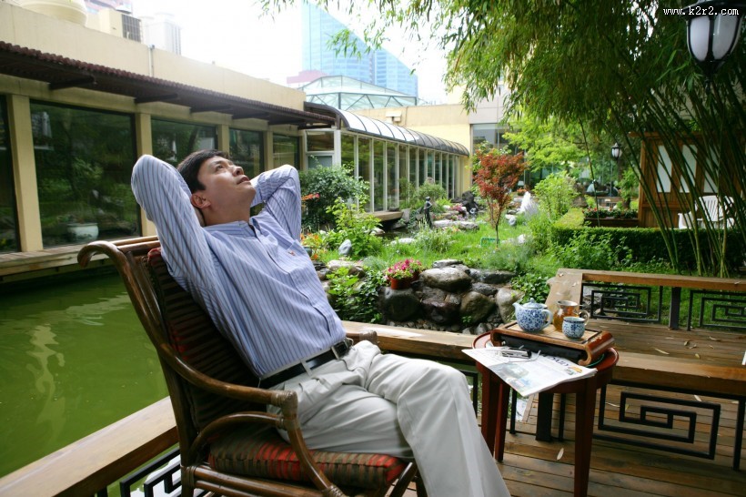 男性酒店休闲度假图片