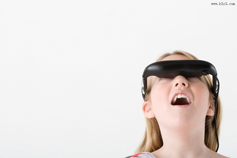 女孩和数码产品图片