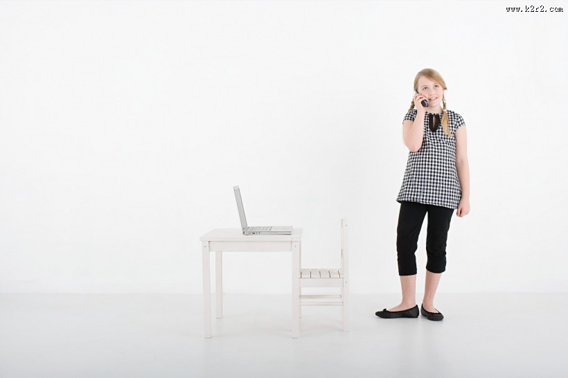 女孩和数码产品图片