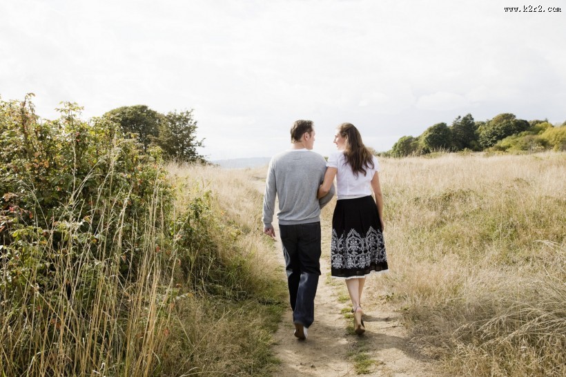 夫妻出游大自然图片大全