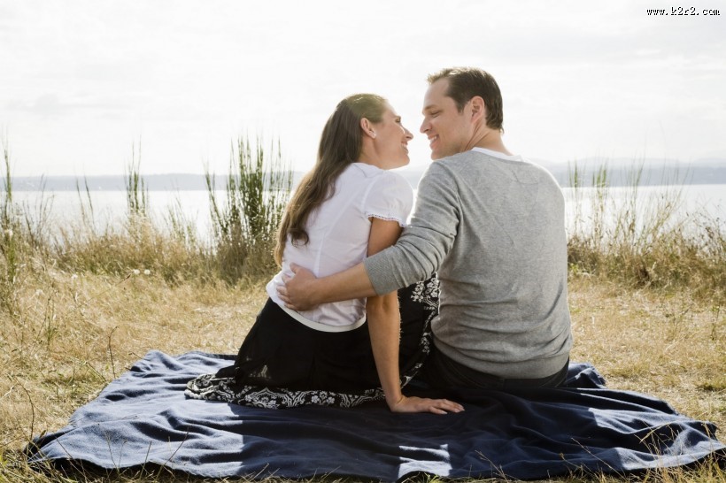 夫妻出游大自然图片大全