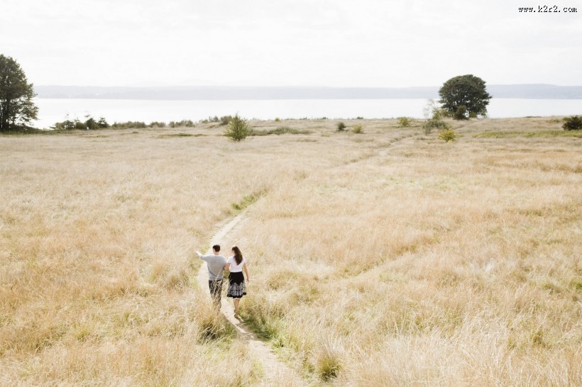 夫妻出游大自然图片大全