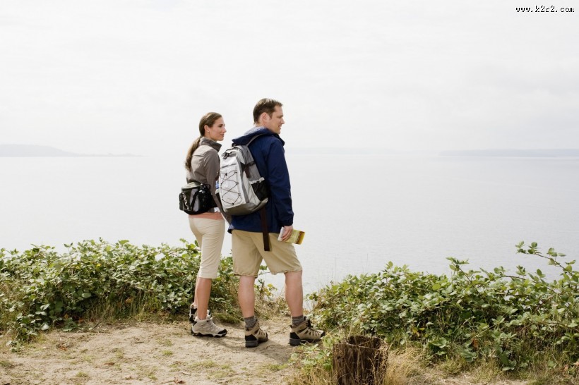 夫妻出游大自然图片大全
