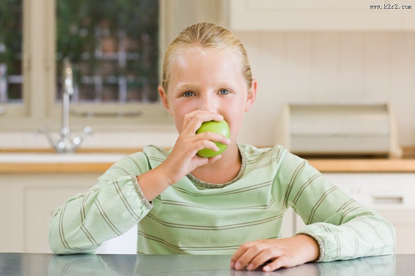 儿童生病受伤图片