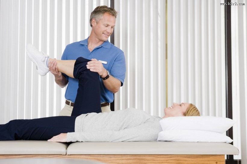 中年人物理治疗图片