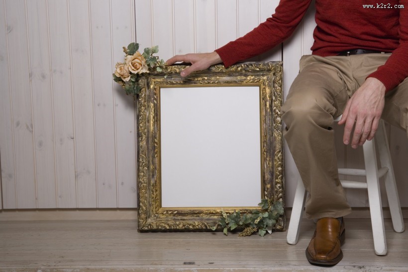 男性空白告示图片