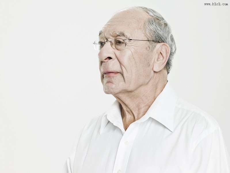 老年人表情特写图片