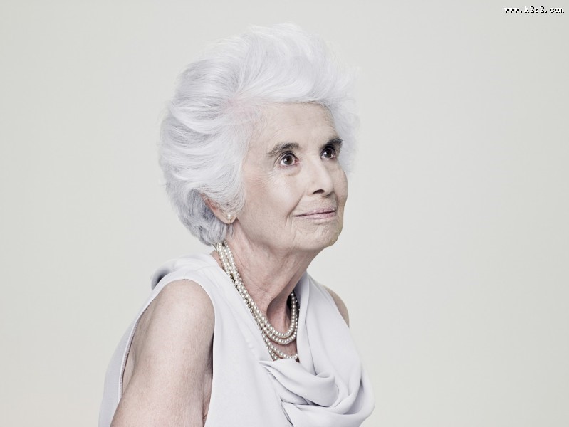 老年人表情特写图片