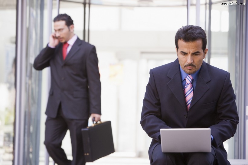 中东与西方商务团队图片