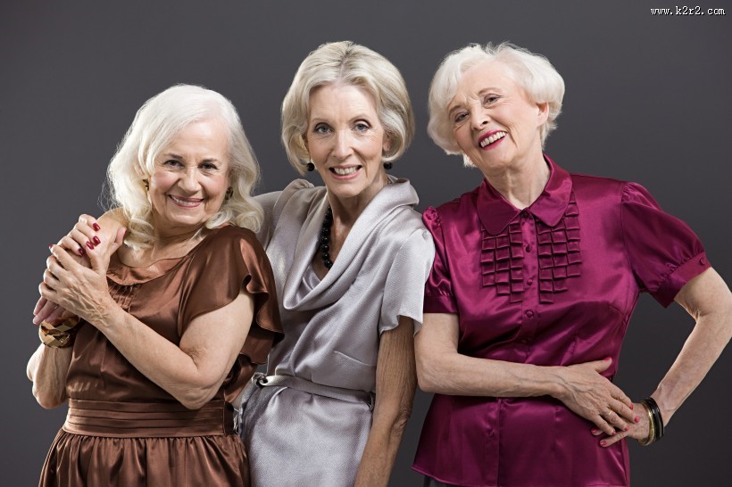 快乐老年人图片