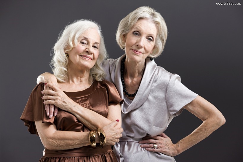 快乐老年人图片