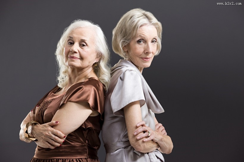 快乐老年人图片